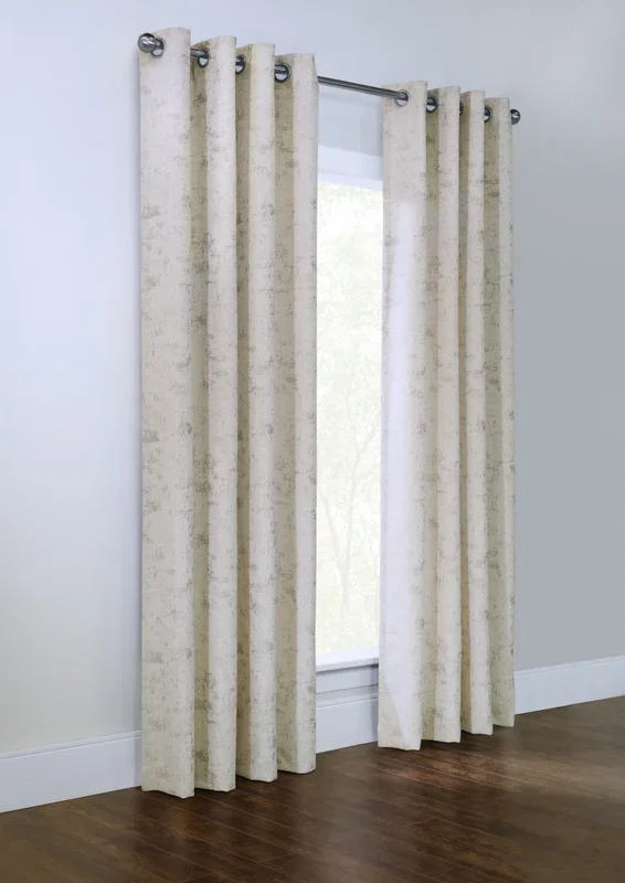 Habitat Tuscani Natural Light Filtering Grommet Curtain Panel – 54 x 84|Panneau de rideau filtrant la lumière à œillets Tuscani naturel d’Habitat – 54 x 84